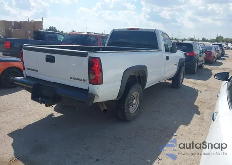 2004 Chevrolet Silverado 2500Hd Work Truck z USA, uszkodzony, nr VIN 1GCHC24U24E198155